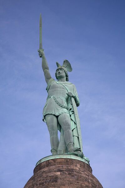 Datei:Hermannsdenkmal statue.jpeg